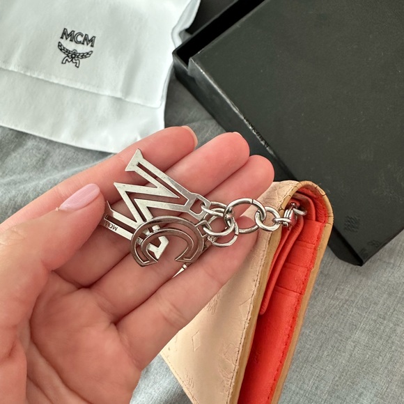 DESIGNER MCM WALLET - Picture 5 of 9